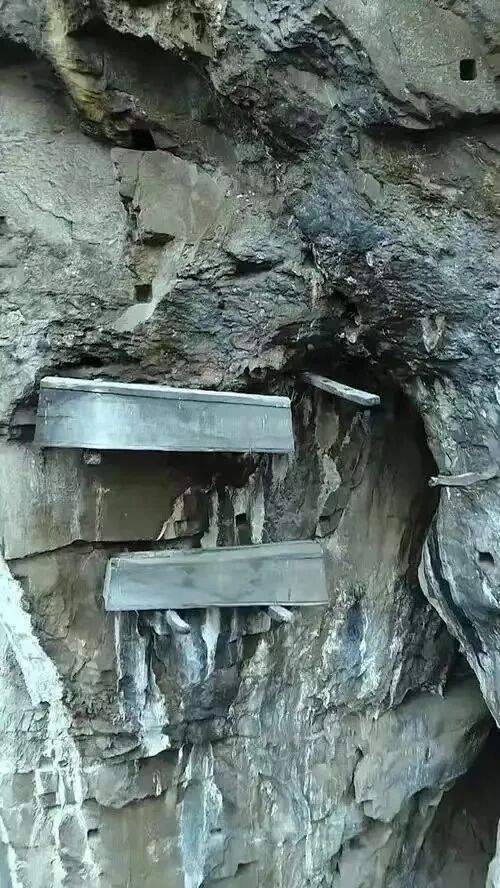 与西藏战友同游僰王山探寻古僰人悬棺与飞雾